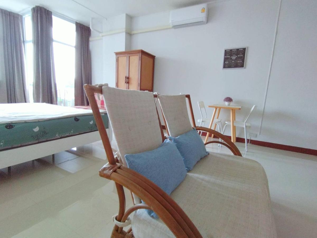 Supanich Condo Opposite The Train Station Chiangmai Чиангмай Екстериор снимка