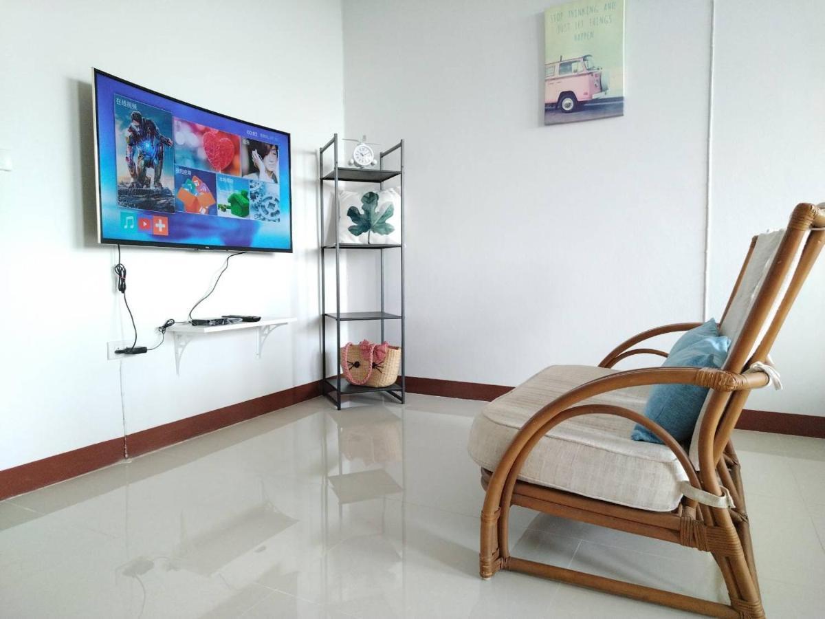 Supanich Condo Opposite The Train Station Chiangmai Чиангмай Екстериор снимка