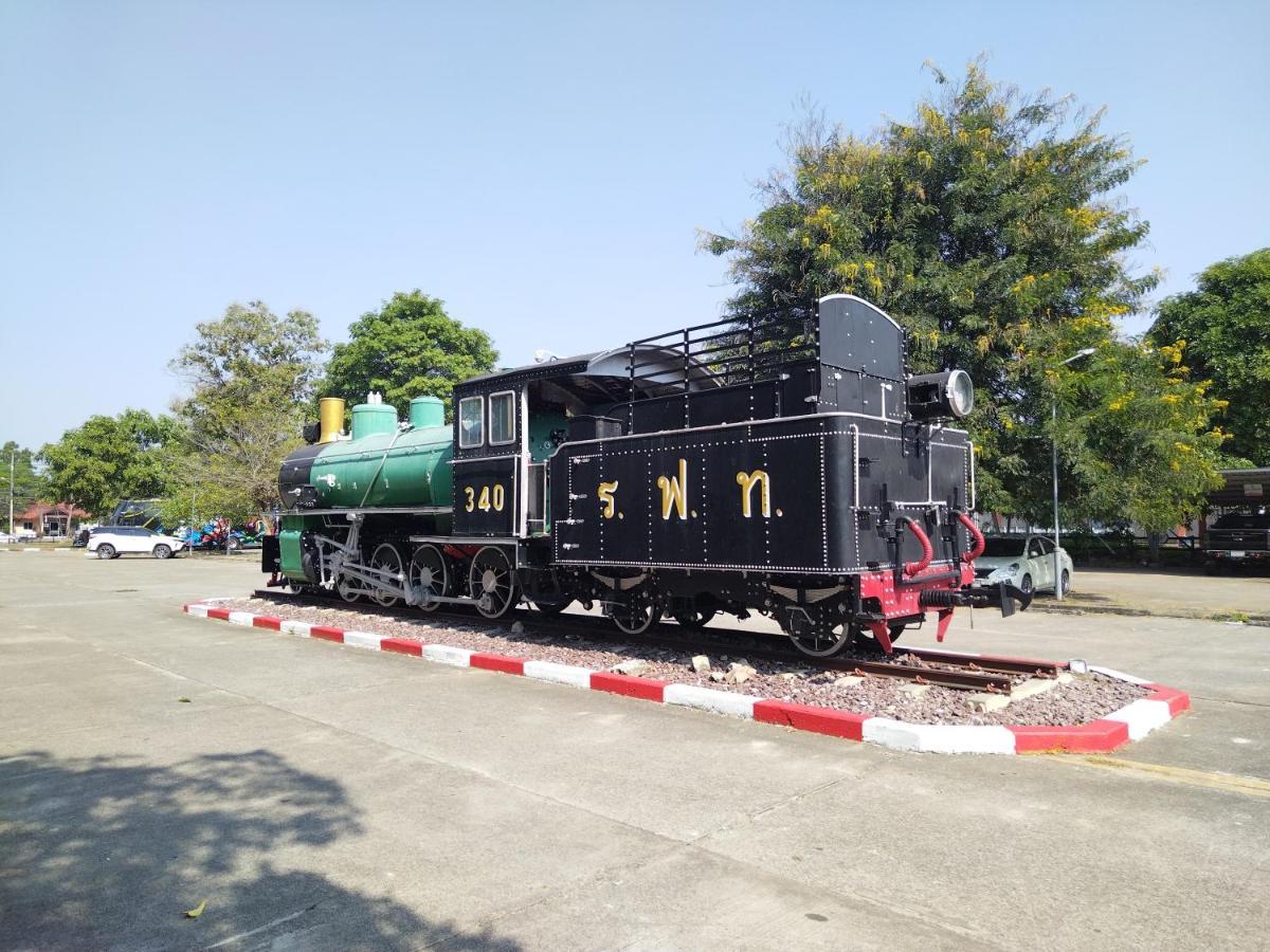 Supanich Condo Opposite The Train Station Chiangmai Чиангмай Екстериор снимка