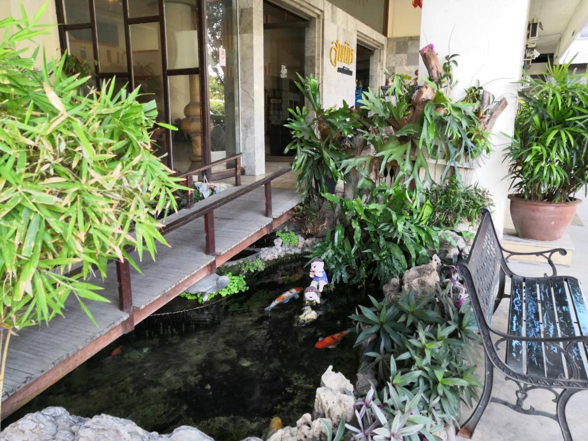 Supanich Condo Opposite The Train Station Chiangmai Чиангмай Екстериор снимка