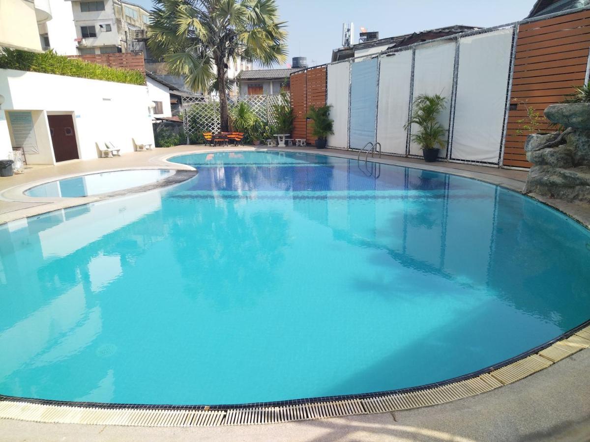 Supanich Condo Opposite The Train Station Chiangmai Чиангмай Екстериор снимка