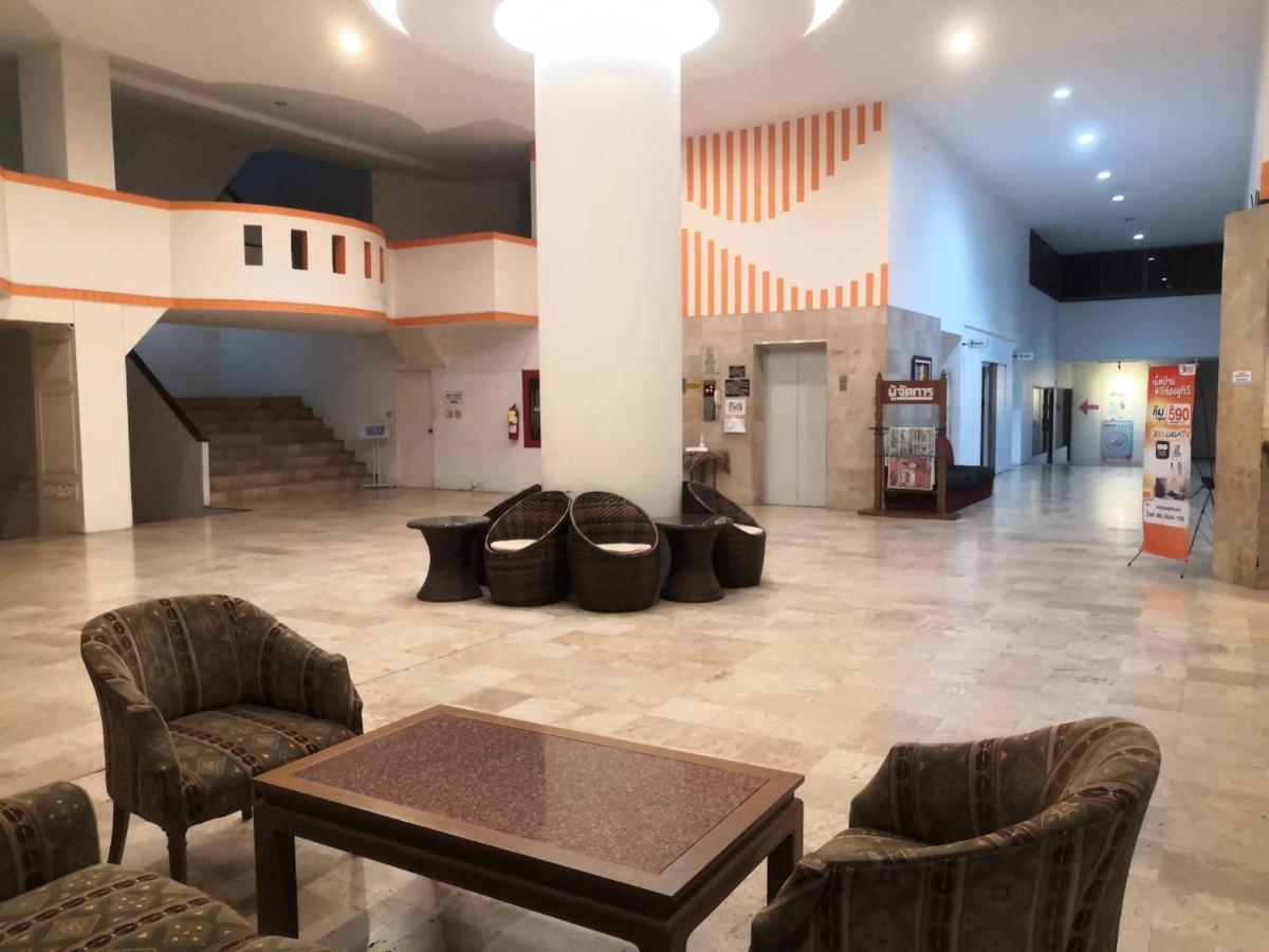 Supanich Condo Opposite The Train Station Chiangmai Чиангмай Екстериор снимка