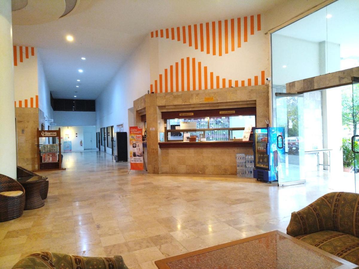 Supanich Condo Opposite The Train Station Chiangmai Чиангмай Екстериор снимка