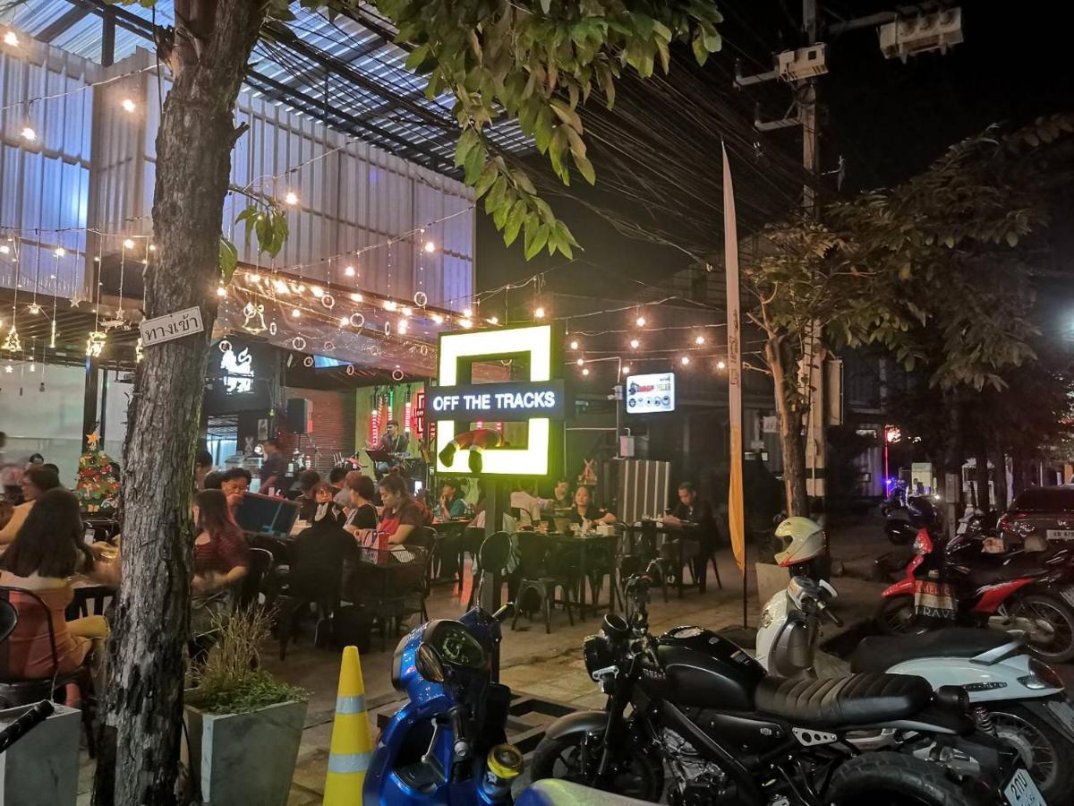 Supanich Condo Opposite The Train Station Chiangmai Чиангмай Екстериор снимка