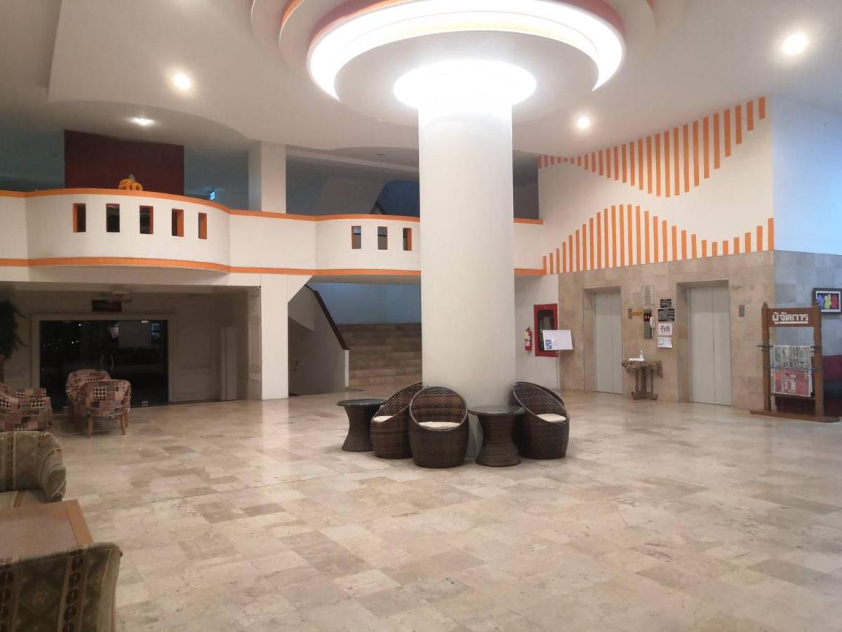 Supanich Condo Opposite The Train Station Chiangmai Чиангмай Екстериор снимка