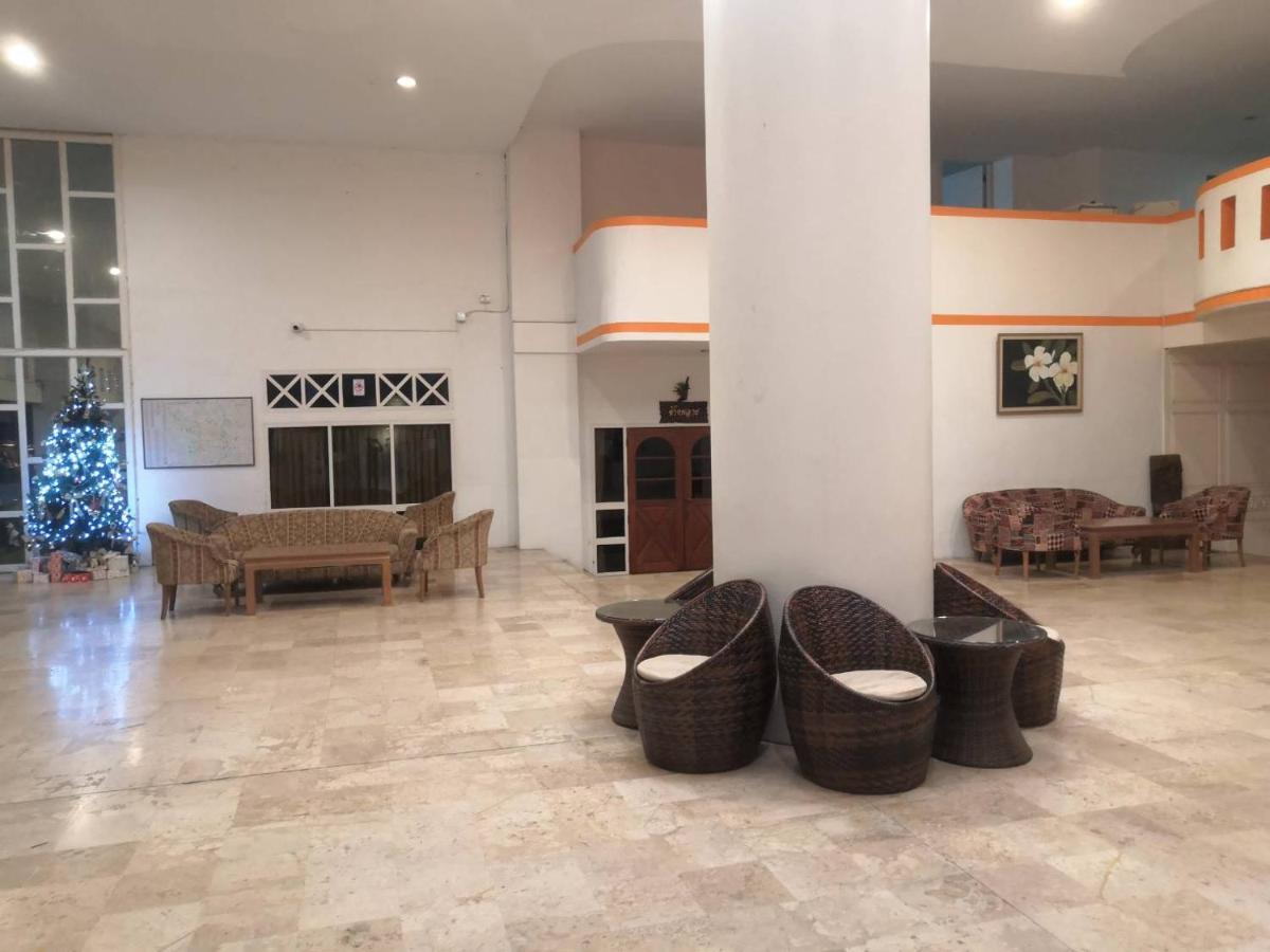 Supanich Condo Opposite The Train Station Chiangmai Чиангмай Екстериор снимка